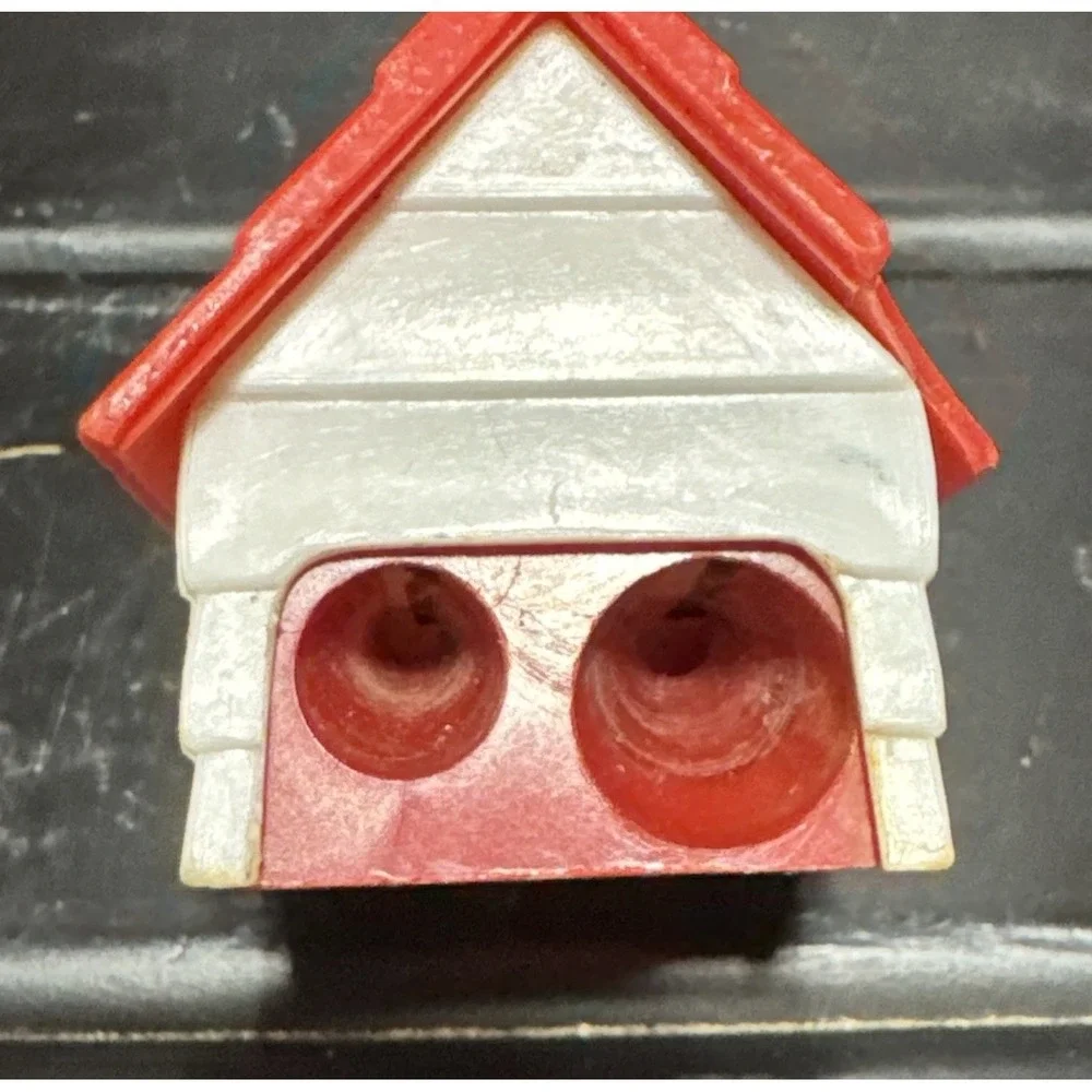 Snoopy Doghouse Pencil Sharpener School Kid's Peanuts Vintage